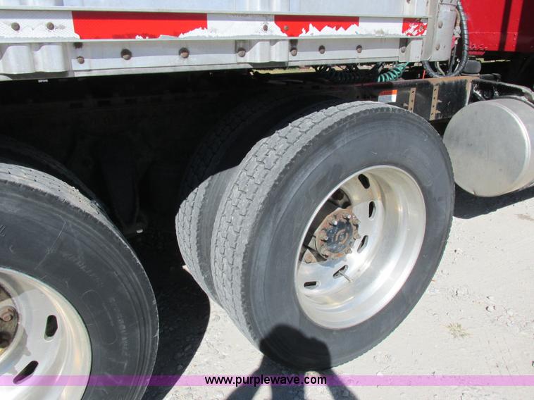 image for item K2199 2003 Freightliner FLD 132XL Classic semi truck