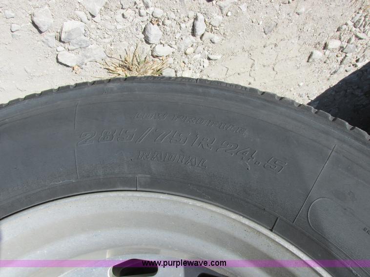 image for item K2199 2003 Freightliner FLD 132XL Classic semi truck