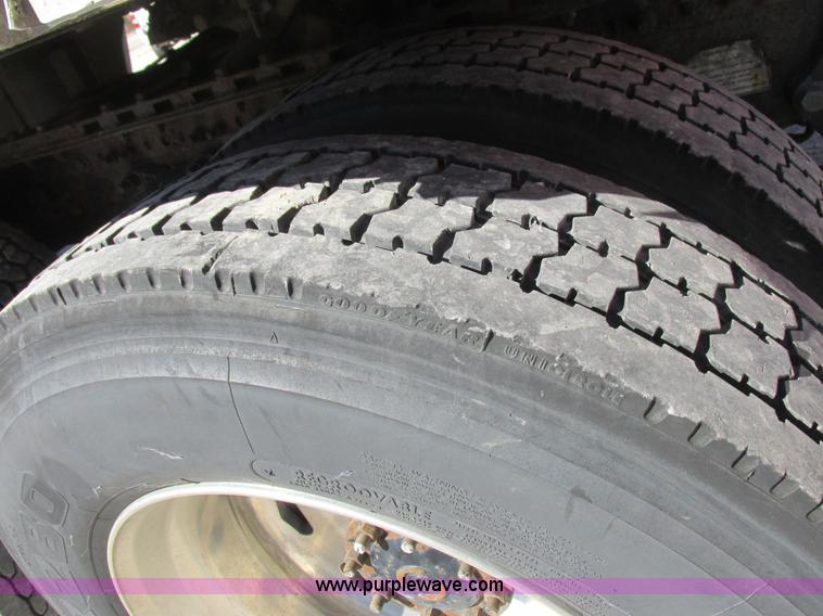 image for item K2199 2003 Freightliner FLD 132XL Classic semi truck