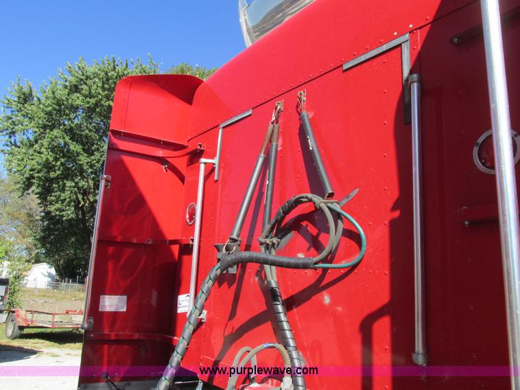 image for item K2199 2003 Freightliner FLD 132XL Classic semi truck