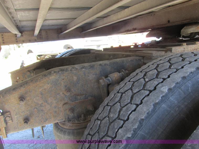 image for item K2199 2003 Freightliner FLD 132XL Classic semi truck