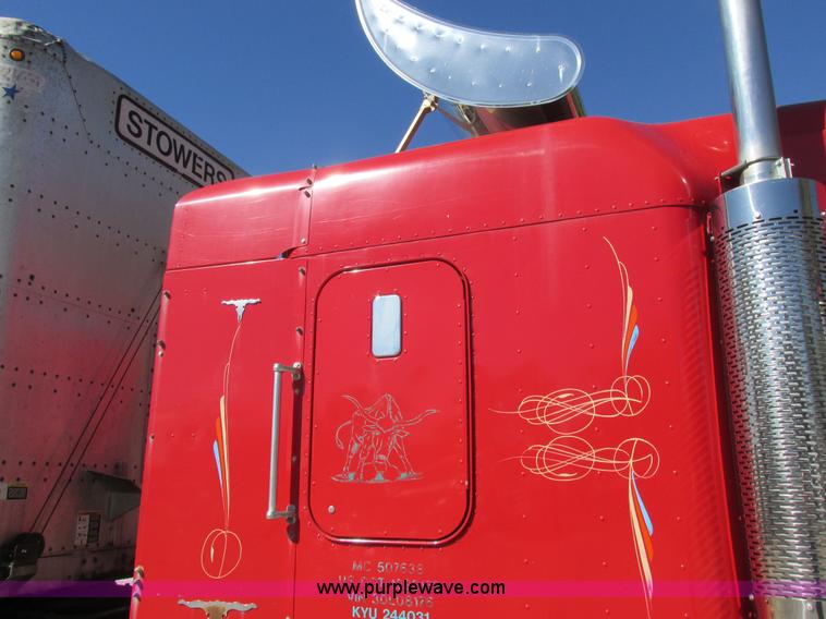 image for item K2199 2003 Freightliner FLD 132XL Classic semi truck