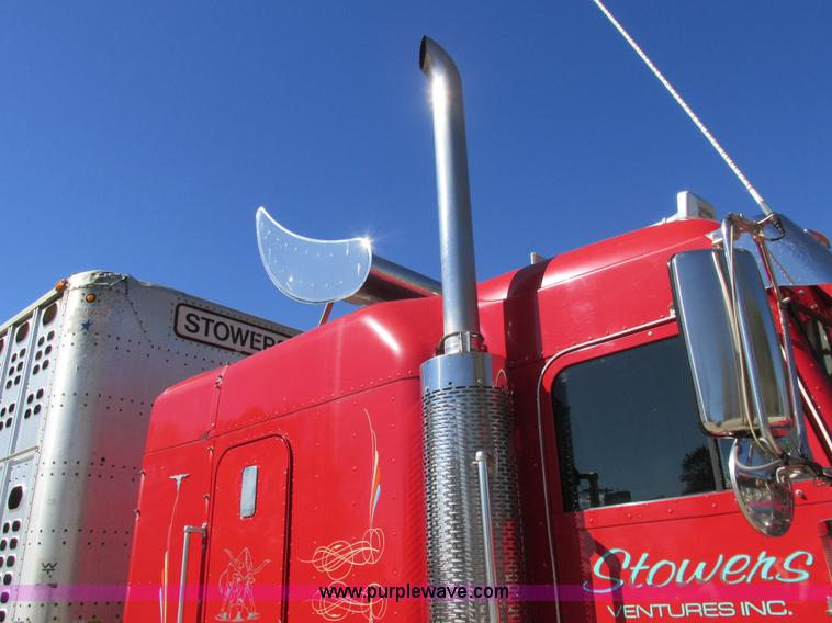 image for item K2199 2003 Freightliner FLD 132XL Classic semi truck
