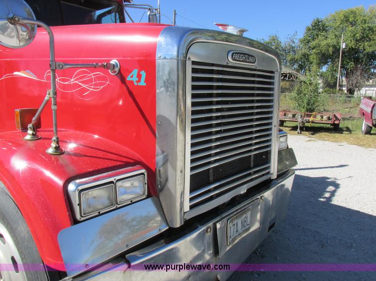image for item K2199 2003 Freightliner FLD 132XL Classic semi truck