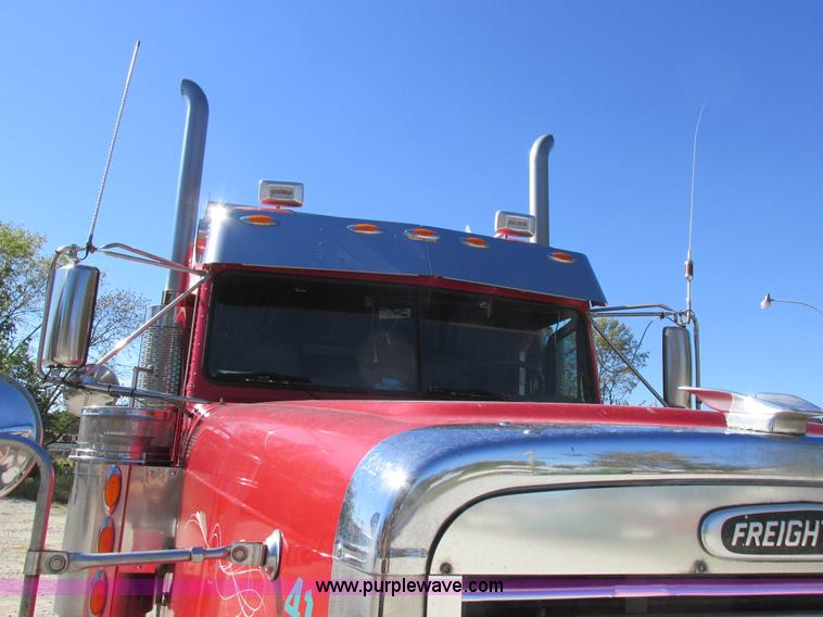 image for item K2199 2003 Freightliner FLD 132XL Classic semi truck