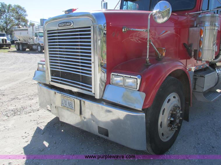 image for item K2199 2003 Freightliner FLD 132XL Classic semi truck