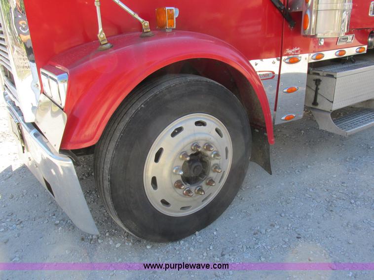 image for item K2199 2003 Freightliner FLD 132XL Classic semi truck