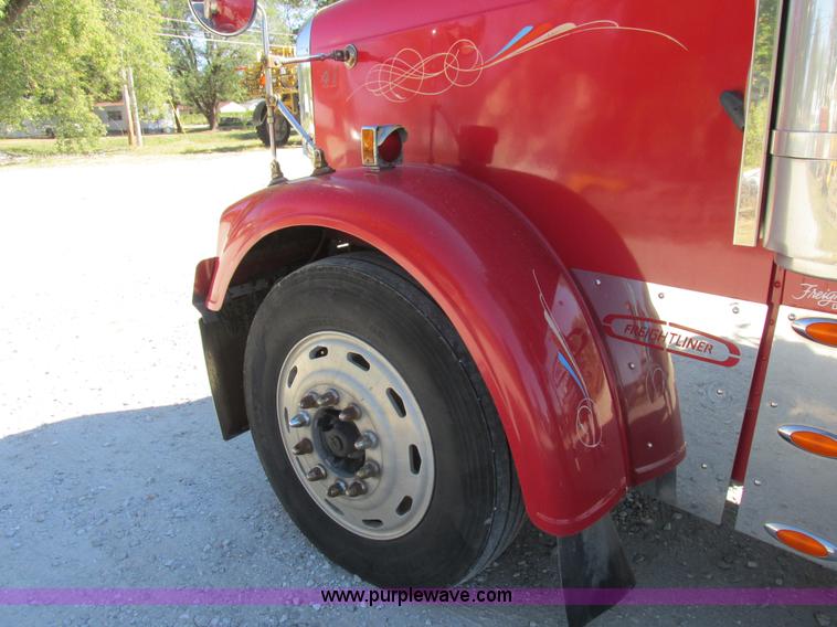 image for item K2199 2003 Freightliner FLD 132XL Classic semi truck