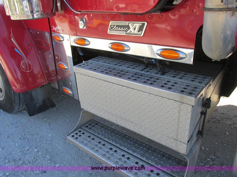 image for item K2199 2003 Freightliner FLD 132XL Classic semi truck