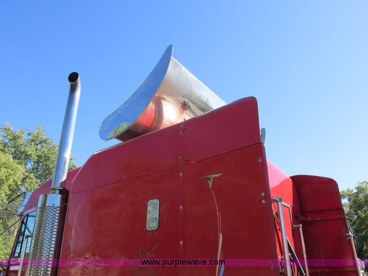 image for item K2199 2003 Freightliner FLD 132XL Classic semi truck