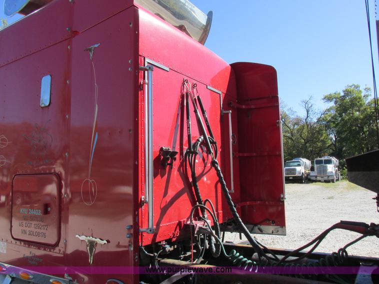 image for item K2199 2003 Freightliner FLD 132XL Classic semi truck