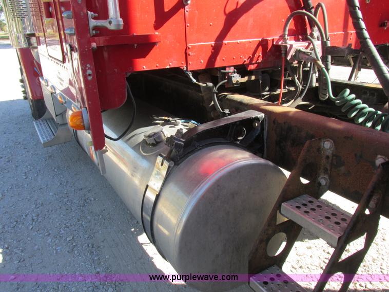 image for item K2199 2003 Freightliner FLD 132XL Classic semi truck