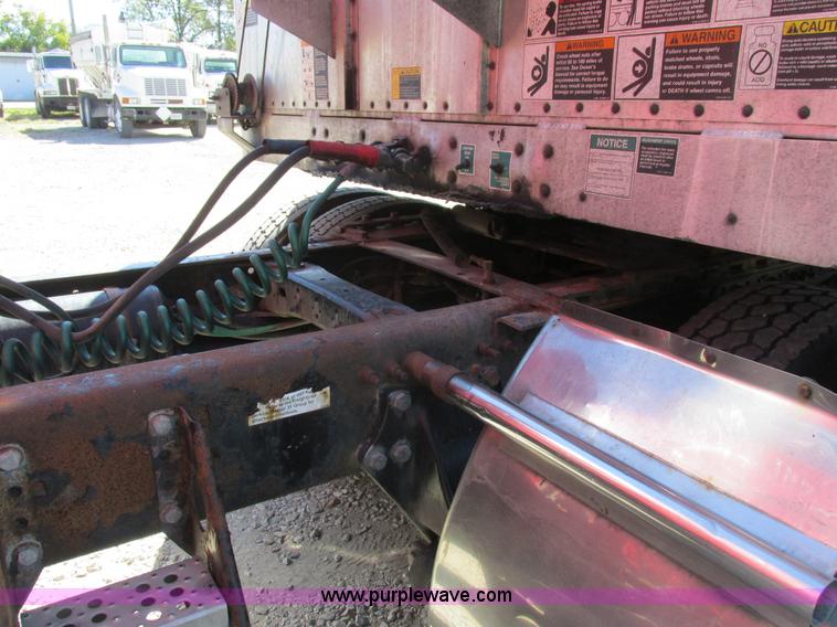 image for item K2199 2003 Freightliner FLD 132XL Classic semi truck