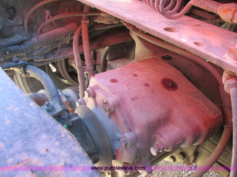 image for item K2199 2003 Freightliner FLD 132XL Classic semi truck