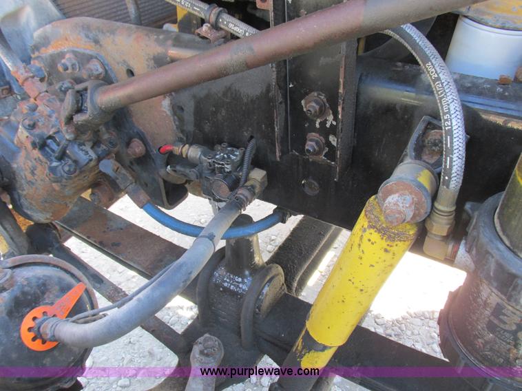 image for item K2199 2003 Freightliner FLD 132XL Classic semi truck