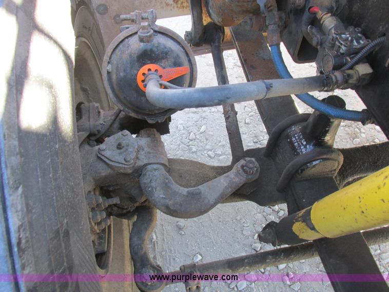 image for item K2199 2003 Freightliner FLD 132XL Classic semi truck