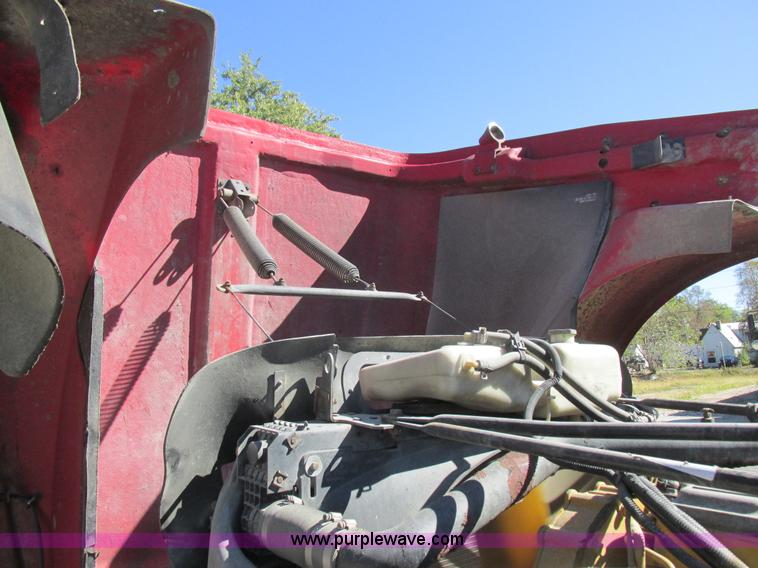 image for item K2199 2003 Freightliner FLD 132XL Classic semi truck