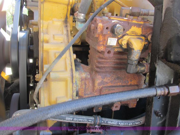 image for item K2199 2003 Freightliner FLD 132XL Classic semi truck