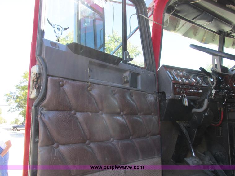 image for item K2199 2003 Freightliner FLD 132XL Classic semi truck