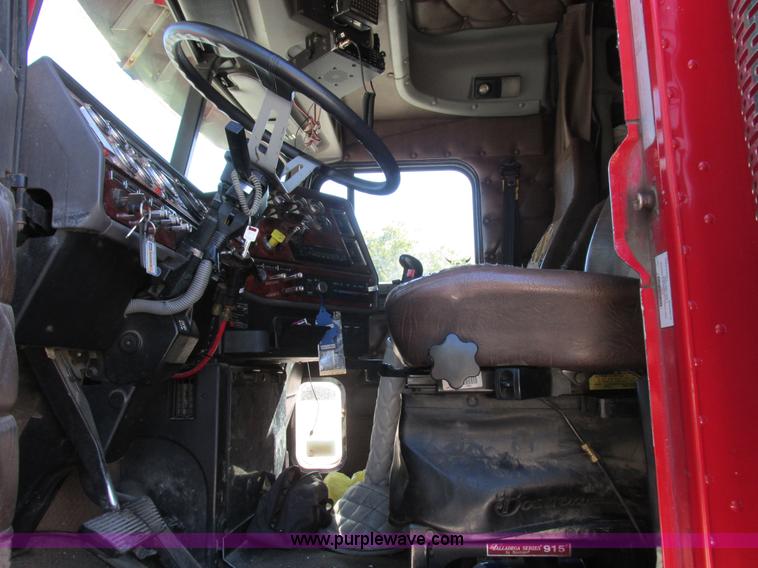 image for item K2199 2003 Freightliner FLD 132XL Classic semi truck