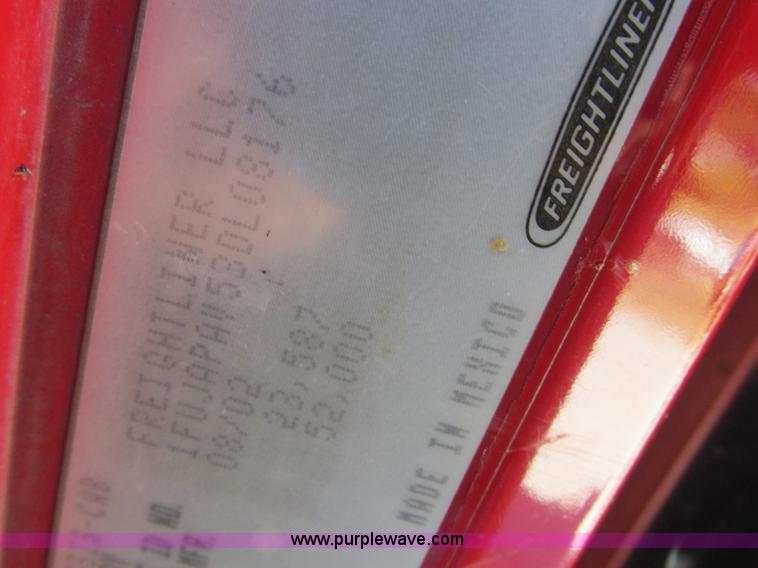 image for item K2199 2003 Freightliner FLD 132XL Classic semi truck