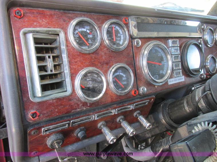 image for item K2199 2003 Freightliner FLD 132XL Classic semi truck