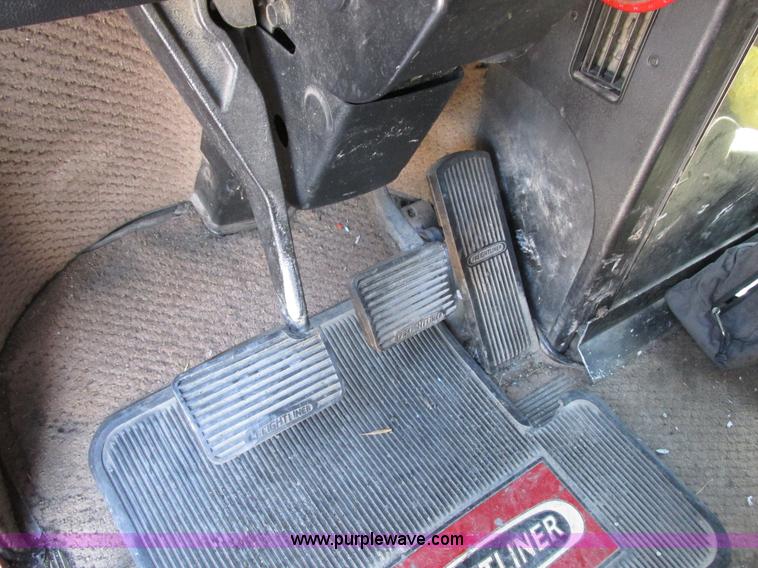 image for item K2199 2003 Freightliner FLD 132XL Classic semi truck