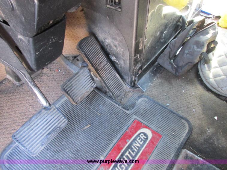 image for item K2199 2003 Freightliner FLD 132XL Classic semi truck