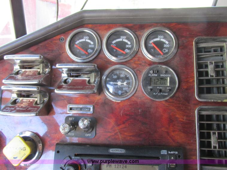 image for item K2199 2003 Freightliner FLD 132XL Classic semi truck