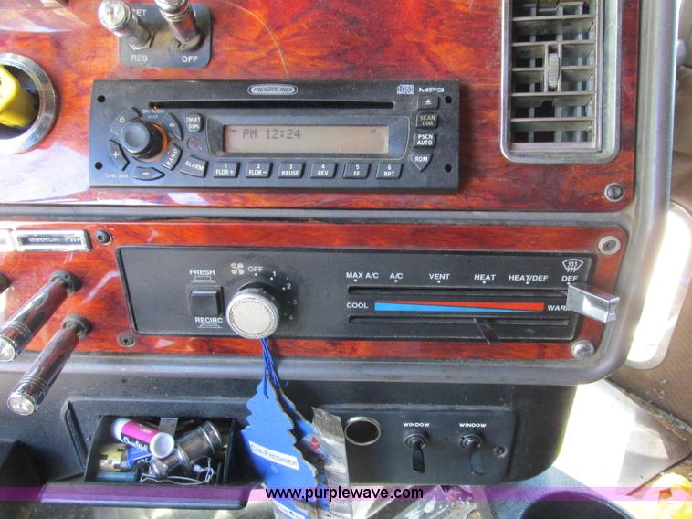 image for item K2199 2003 Freightliner FLD 132XL Classic semi truck