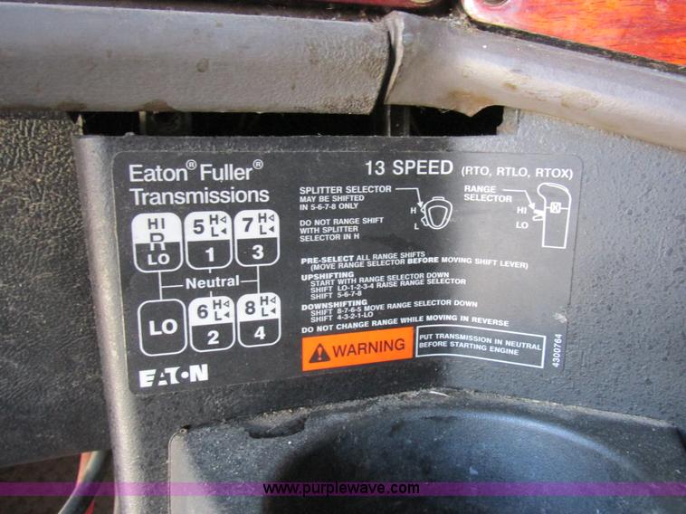 image for item K2199 2003 Freightliner FLD 132XL Classic semi truck