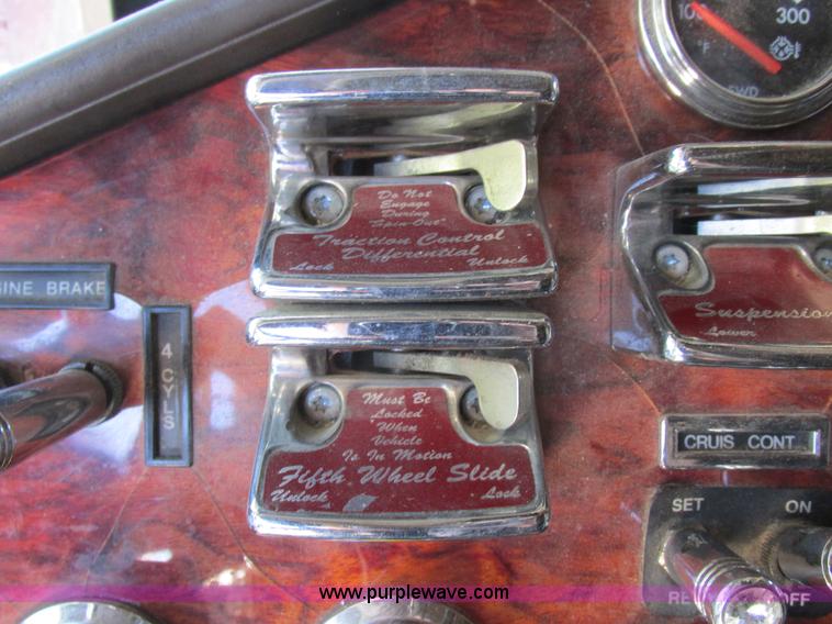 image for item K2199 2003 Freightliner FLD 132XL Classic semi truck