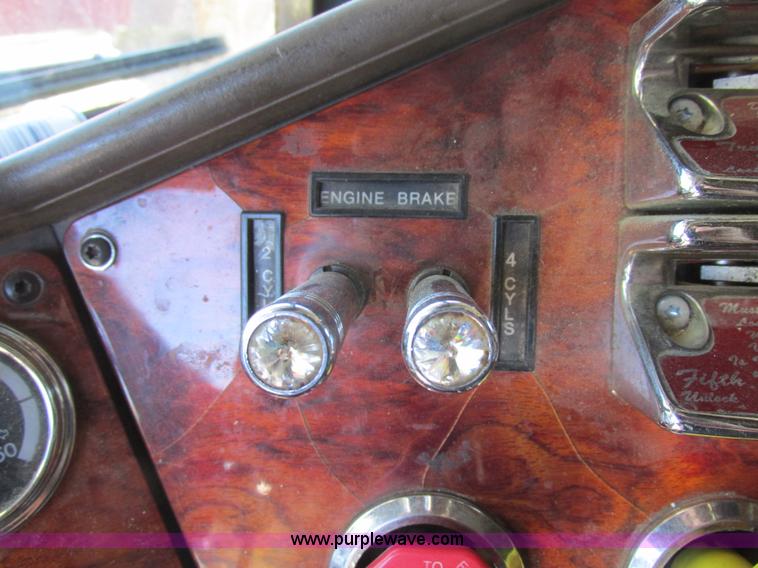 image for item K2199 2003 Freightliner FLD 132XL Classic semi truck