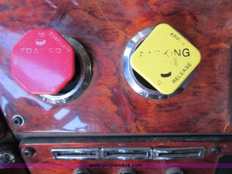 image for item K2199 2003 Freightliner FLD 132XL Classic semi truck