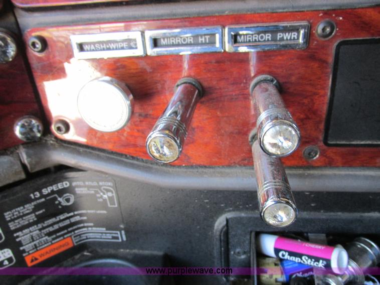 image for item K2199 2003 Freightliner FLD 132XL Classic semi truck