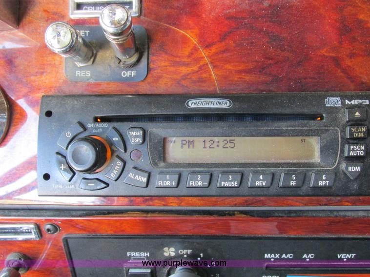 image for item K2199 2003 Freightliner FLD 132XL Classic semi truck