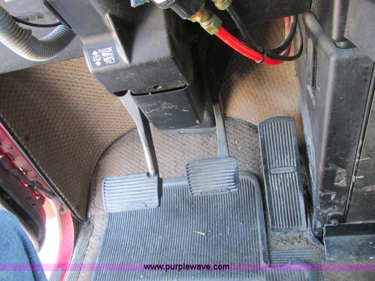 image for item K2199 2003 Freightliner FLD 132XL Classic semi truck