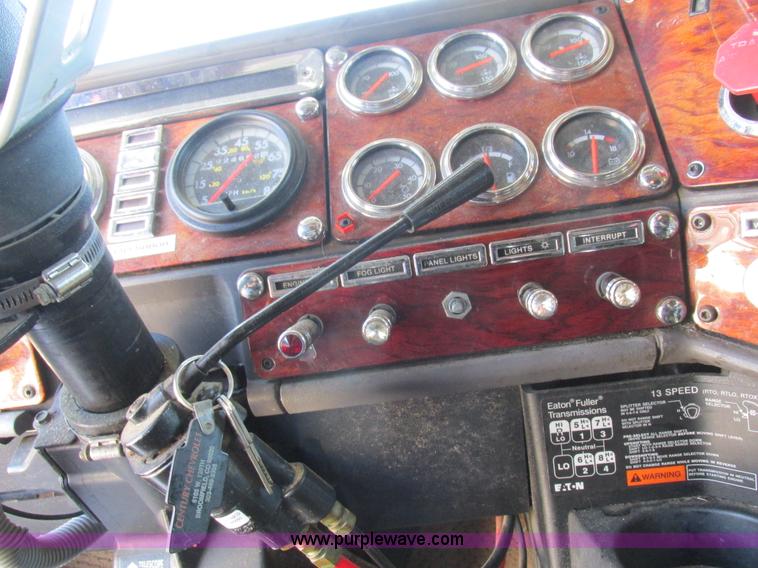 image for item K2199 2003 Freightliner FLD 132XL Classic semi truck