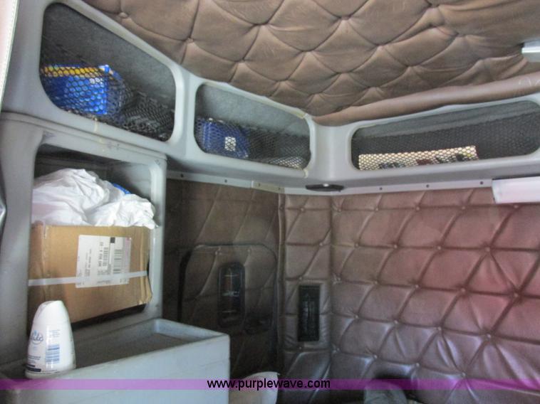 image for item K2199 2003 Freightliner FLD 132XL Classic semi truck