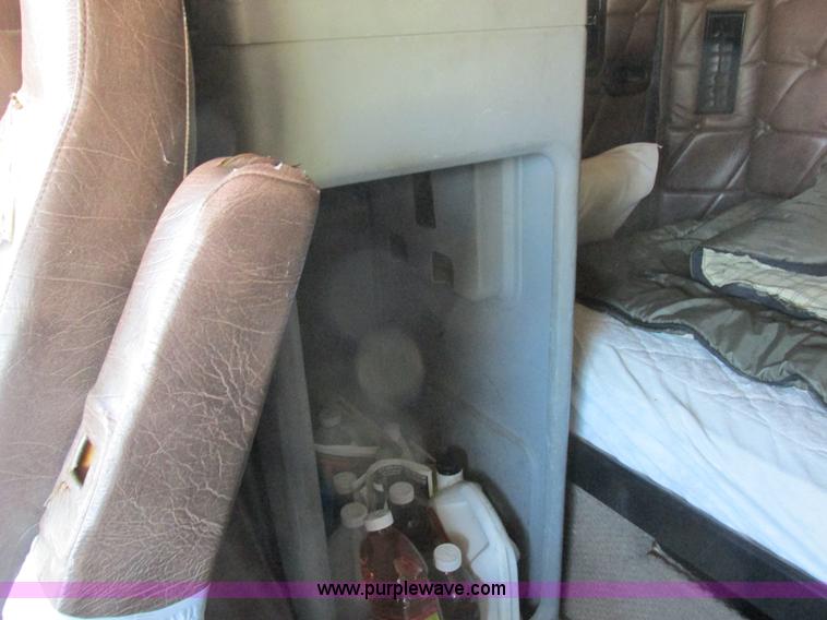 image for item K2199 2003 Freightliner FLD 132XL Classic semi truck