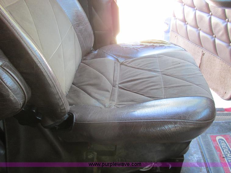 image for item K2199 2003 Freightliner FLD 132XL Classic semi truck