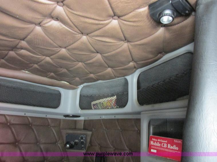 image for item K2199 2003 Freightliner FLD 132XL Classic semi truck