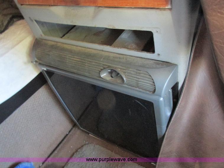 image for item K2199 2003 Freightliner FLD 132XL Classic semi truck