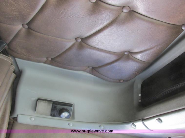 image for item K2199 2003 Freightliner FLD 132XL Classic semi truck