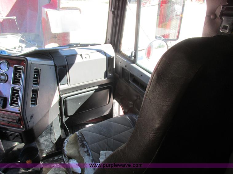 image for item K2199 2003 Freightliner FLD 132XL Classic semi truck