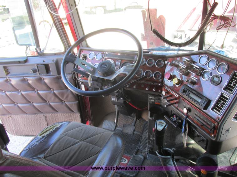 image for item K2199 2003 Freightliner FLD 132XL Classic semi truck