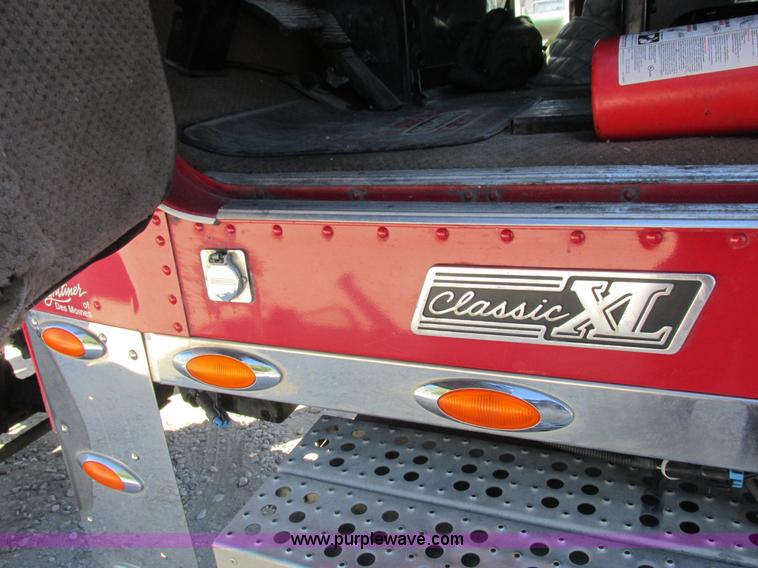 image for item K2199 2003 Freightliner FLD 132XL Classic semi truck