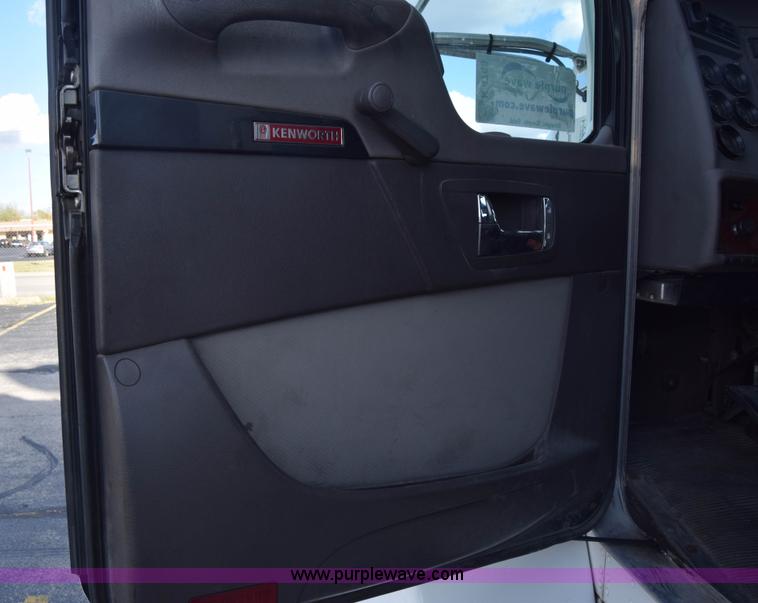 image for item K4765 2008 Kenworth T300 box truck