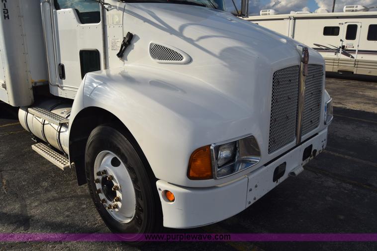 image for item K4765 2008 Kenworth T300 box truck