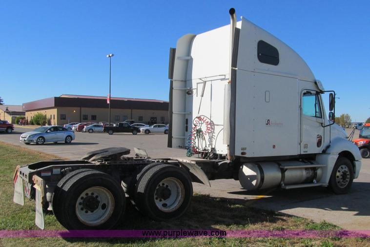 image for item K6394 2004 Freightliner Columbia semi truck